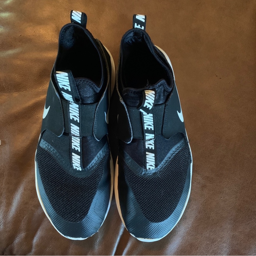 Nike Flex Runner AT4662-001 Black White Shoes Sneakers Girls Boys Size 6.5Y
